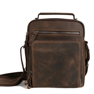 Pochette cosmétique portable en cuir souple de style vintage et tendance, avec fermeture éclair et compartiments multiples - Product Image 1