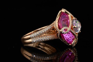 Anillo de Moissanita en Oro Rosa, con Piedras Ovaladas Rosadas y Transparentes, Joyería Nupcial, Diseño Personalizado, Regalo - Product Image 2