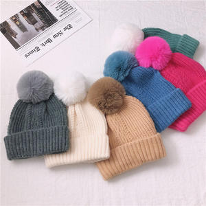 Bonnet en tricot unisexe à revers et pompon, doux et confortable pour l'hiver, avec logo personnalisé, OEM, marque privée, fournisseur en gros de couvre-chefs - Product Image 1