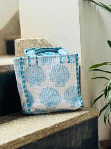 Quilted <b>Canvas</b> Tote Bag with Blue Shell Pattern Striped Handles Zipper Closure Daily Travel Summer <b>Beach</b> Style Women's Bag - Product Image 3
