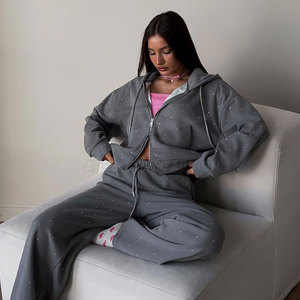 Conjunto Deportivo Moderno para Mujer con Pedrería, Estilo Relajado y Cómodo para Looks a la Moda - Product Image 3