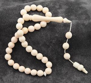 Rosario de Resina Blanca Hecho a Mano, Cuentas Redondas Circulares con Temática Religiosa Budista, Misbaha, Tasbih, Subha, Joyería Artesanal - Product Image 4