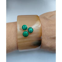 Bracelets en corne de perles artificielles Inalys | Bracelets en corne classique avec lavis de teinte bronze | Finition polie d'inspiration vintage