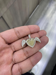 Colgante Personalizado con Forma de Corazón y Alas de Ángel, Chapado en Oro de 14K, con Diamantes Moissanite VVS, Amuleto Unisex, Regalo, Joyería Hiphop - Product Image 4