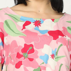 Haut de performance pour femme en sublimation, avec une construction confortable pour le fitness, les sports et les activités de plein air. T-shirt en sublimation pour femme. - Product Image 6