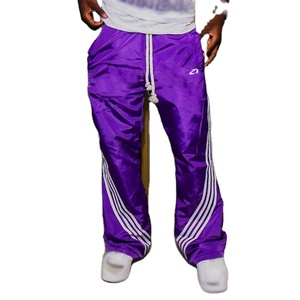 กางเกงวอร์มผู้ชายผ้าไนลอนลายทางโค้งทรงหลวมเอวยางยืดน้ำหนักเบาป้องกันลมรับผลิตตามสั่งขายส่งจำนวนมาก - Product Image 1