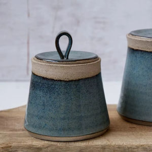 Juego de Recipientes para Almacenamiento con Acabado Artesanal, Tapa con Asa en Forma de Lazo, Diseño Cónico Moderno, Organizador Elegante para Encimera, Almacenamiento Estilizado para Despensa - Product Image 2