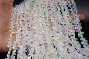 Perles en forme de poire lisse en opale éthiopienne blanche - Product Image 4