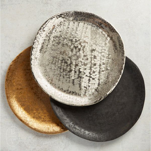 Assiette de présentation dorée en métal martelé brillant, décorée, pour mariages, dîners et décoration de table - Product Image 6