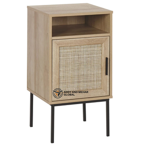 Mesita de Noche Moderna de Madera Clara con Puerta de Mimbre, Mesita de Noche Minimalista con Estante de Almacenamiento y Patas Metálicas, Estilo Escandinavo - Product Image 1
