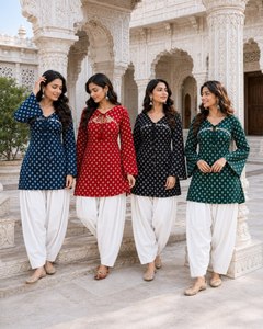 Kurti en coton pur de qualité supérieure avec imprimé Bandhej, haut à manches cloche et pantalon Farsi en lin et coton, vêtements ethniques pour femmes - Product Image 2
