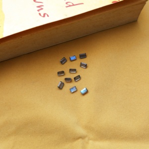 พลอยลาบราดอไรต์สีน้ำเงินธรรมชาติ ทรงบาแกตต์ขนาด 4x6 มม. แบบเม็ดเดี่ยว สำหรับทำเครื่องประดับ - Product Image 2