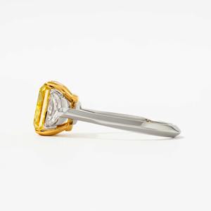 Anillo de Compromiso de Oro Blanco de 14K con Diamante Cultivado en Laboratorio de Corte Radiante de 3.70ct, Color Amarillo Fantasía, Claridad SI1, Certificado IGI - Product Image 5