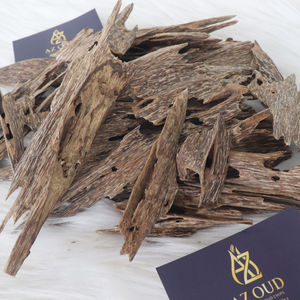Virutas de Agarwood de Vietnam Premium al por Mayor, Tipo Oud, Madera Aromática Natural con Aroma Dulce y Ahumado para Quemar Incienso - Product Image 1