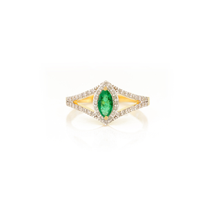 Anillo de Platino con Esmeralda de Corte Radiante y Diamantes - Product Image 2
