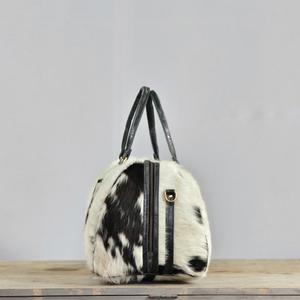 Bolsa de Viaje de Gran Capacidad con Cierre de Cremallera y Estampado de Piel de Vaca de Imitación - Product Image 4