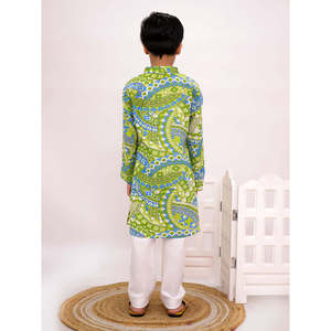 Kurta en coton tissé à manches longues pour garçons, imprimé vert lime et blanc sur toute la surface, avec pyjama - Product Image 6