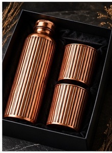Ensemble de flacons et tasses en cuivre gravé vintage, coffret cadeau portable pour cadeaux d'affaires - Product Image 6