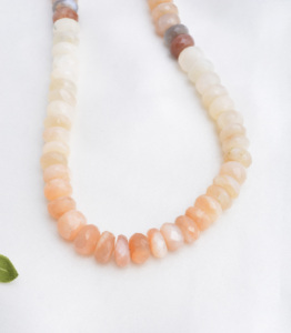 ลูกปัดมูนสโตนธรรมชาติทรงเหลี่ยม 1 เส้น ลูกปัดพลอยธรรมชาติสำหรับทำเครื่องประดับชั้นดี - Product Image 6