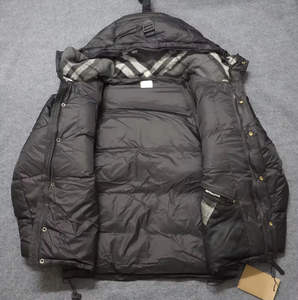 Veste matelassée de luxe pour homme, style streetwear, coupe ajustée, col montant et capuche, idéale pour l'hiver (OEM) - Product Image 1