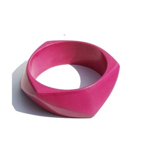 Bracelets élégants en résine faits à la main pour femmes, finition premium, bijoux élégants, idéaux pour les soirées et les mariages - Product Image 3