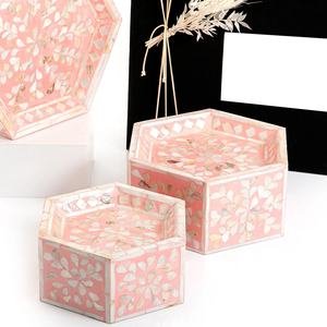 Support à gâteau artisanal en nacre, motif floral rose, idéal pour les fêtes d'anniversaire et les goûters – Meilleur prix direct usine - Product Image 2