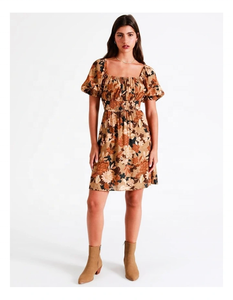 Robe à imprimé floral bohème chic et charmante, avec corsage froncé, manches courtes bouffantes, coupe trapèze mini - Product Image 2