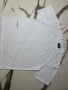 เสื้อยืดคอกลมแขนสั้นสีเบอร์กันดีสำหรับผู้ชาย ทรงปกติ ผ้าคอตตอนเจอร์ซีย์ ดีไซน์เรียบง่าย สีพื้น - Product Image 5