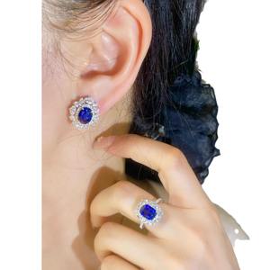 Parure de bijoux personnalisée de luxe en or, style fleur de soleil, avec saphir de laboratoire et moissanite D/VVS1, comprenant bague, collier et boucles d'oreilles - Product Image 3
