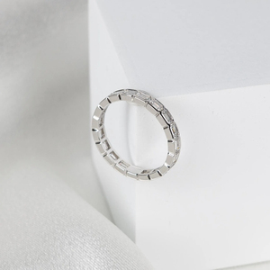 Anillo de Diamantes Cultivados en Laboratorio con Corte Esmeralda de 1.5 Quilates, Estilo Eternity en Oro Blanco de 14K, Anillo de Boda Minimalista Apilable - Product Image 1