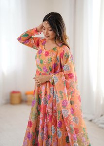 Robe Anarkali / Ensemble Kurti en organza de soie doux à imprimé floral, couleurs magnifiques, nouveau design tendance, pour tous les jours, le bureau, les fêtes, l'hiver - Product Image 2