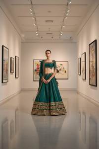 Lehenga Choli Tradicional Indio Verde Dulce, 100% Seda, Sin Coser, Último Modelo Nupcial, Directo de Surat, Más Vendido, Listo para Usar - Product Image 2