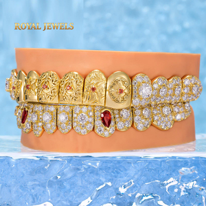 Grillz Dentales Personalizados de Plata 925 con Diamantes Moissanita VVS y Esmeraldas Redondas Estilo Hip Hop - Product Image 5