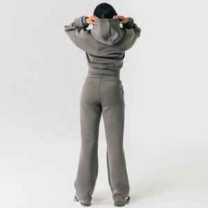 Conjunto Deportivo para Mujer, Sudadera Corta con Capucha y Pantalones Deportivos Acampanados, Conjunto Deportivo Informal en Gris - Product Image 3