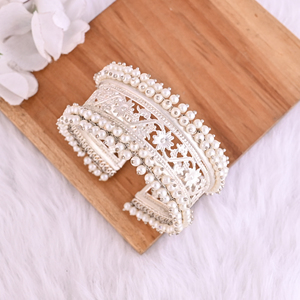 Bracelet ethnique pour femme orné de perles |   Bijoux indiens traditionnels en laiton plaqué argent - Product Image 4