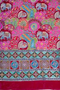 Tela de crepé natural rosa con estampado floral y borde ornamental pesado para material de vestido Kurti de diseñador. - Product Image 3