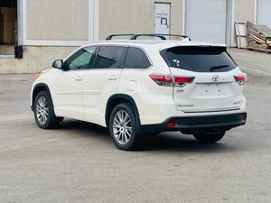 โตโยต้า ไฮแลนเดอร์ รถ SUV ระดับหรู พร้อมระบบนำทาง สภาพดี ใช้งานน้อย ภายในภายนอกสะอาด บันทึกประวัติการใช้งานสมบูรณ์  เอกสารครบถ้วน พร้อมส่งมอบ - Product Image 3