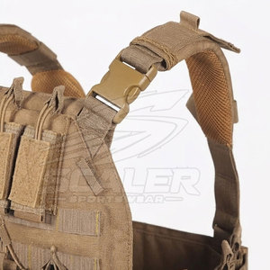 Gilet tactique multi-poches pour activités de plein air avec sangles réglables, poches avant et fermeture à boucle sécurisée - Product Image 5