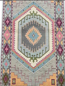 พรมถักมือ KNOT RUGS แบบซักได้ ขนนุ่ม ไม่ลื่น เป็นมิตรกับสิ่งแวดล้อม สีพื้น รูปทรงสี่เหลี่ยมผืนผ้า หลายสี ทำจากขนสัตว์ สำหรับห้องนั่งเล่นและบ้าน - Product Image 2
