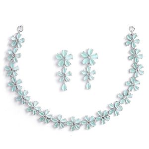 Boucles d'oreilles en forme de fleur plaquées argent, serties de strass en cristal bleu clair, bijoux romantiques pour femmes - Product Image 4