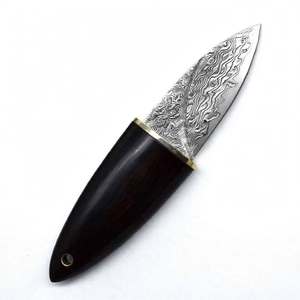 Cuchillo utilitario de precisión mini hecho a mano de acero de Damasco con plumas, mango de madera de ébano oscuro y collar de latón, herramienta artesanal - Product Image 4