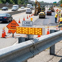 Feux de signalisation stroboscopiques solaires de qualité ingénierie pour chantiers de construction, étanches IP66, visibilité claire par brouillard épais pour autoroutes