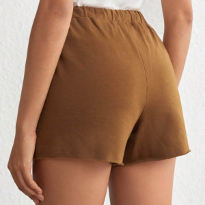 Shorts de punto transpirables de algodón marrón para mujer, de corte regular, estilo urbano, con cintura elástica, logo de letras doradas y bolsillos - Product Image 4
