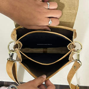 Sac à bandoulière mini en cuir de vache véritable en gros, sac à main élégant en cuir de vache à poils, sac à bandoulière bohème pour femmes, sac à main multi-usages - Product Image 6