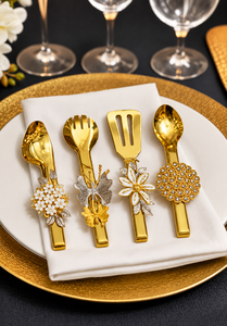 Cuchara, Tenedor y Cuchillo de Postre de Acero Inoxidable Dorado de Lujo con Mangos Florales Decorativos |   Juego de Cubiertos Premium para Mesa de Comedor - Product Image 1
