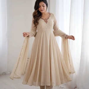 Meilleures ventes : Robe Anarkali personnalisable à col en V brodé, style fausse fourrure, pour fêtes, hiver et été, taille unique, collection de créateurs pour femmes - Product Image 1