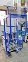 Machine d'emballage compacte semi-automatique de type seau pour le remplissage de sachets avec des pièces de contact en acier inoxydable