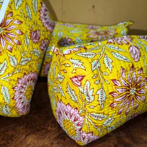 Ensemble de trousses de toilette matelassées en coton, 3 pièces, motif floral, jaunes, style décontracté, couleurs assorties (lot de 3) - Product Image 5