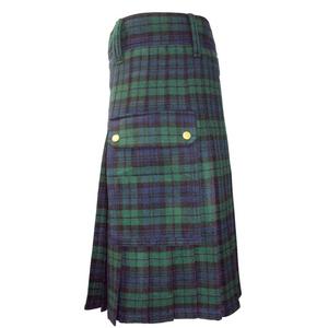 Kilt utilitario tartán negro para hombre con bolsillos tipo cargo y correas ajustables - Product Image 3