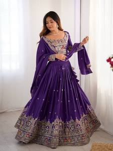 Conjunto de Lehenga Choli Dupatta Bordado en Morado, Traje Étnico para Mujer, Ropa India y Pakistaní para Bodas y Fiestas - Product Image 4